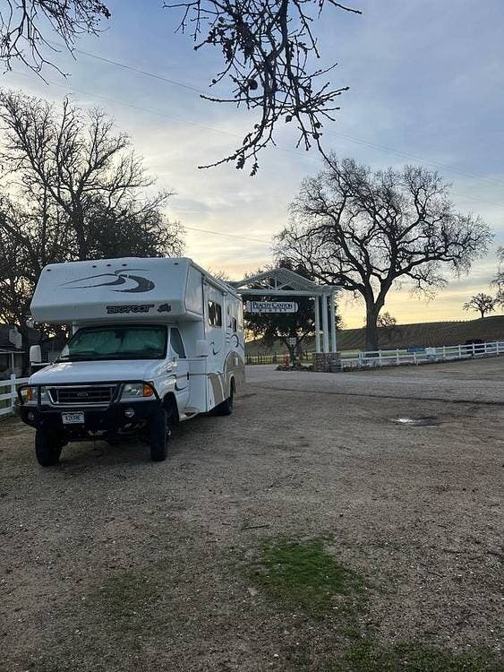 2008 Bigfoot 26SL 4x4 - Used Class C For Sale by Pop RVs in Boulder, Colorado features Generator, Awning, Air Conditioning, Leveling Jacks, Slideout