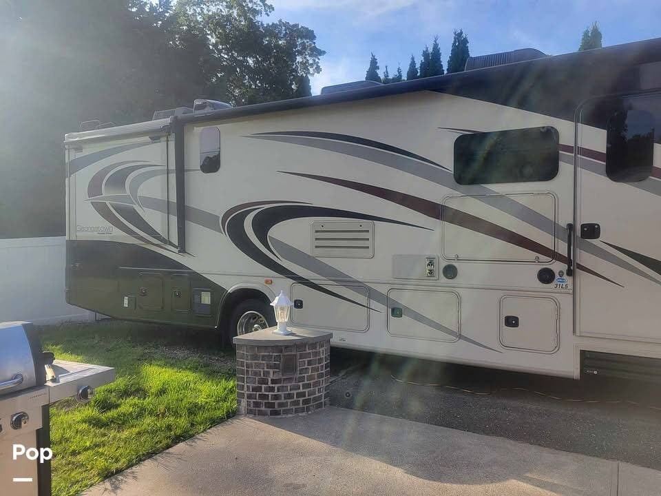 2019 Georgetown 5 Series Gt5 31L by Forest River from Pop RVs in Centereach, New York