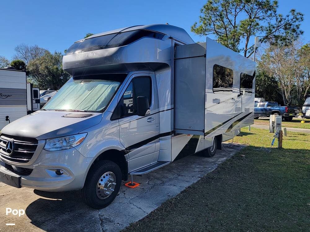 2020 Tiffin Wayfarer 25RW - Used Class C For Sale by Pop RVs in Hobe Sound, Florida features Slideout