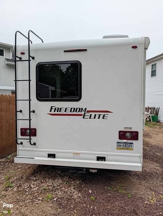 2020 Thor Motor Coach Freedom Elite 27fe - Used Class C For Sale by Pop RVs in Newtown, Pennsylvania features Slideout
