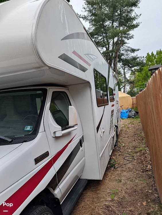 2020 Thor Motor Coach Freedom Elite 26HE - Used Class C For Sale by Pop RVs in Newtown, Pennsylvania features Generator, Air Conditioning, Slideout, Awning
