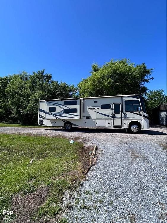 2021 Entegra Coach Vision XL 36A - Used Class A For Sale by Pop RVs in Fitzpatrick, Alabama features Slideout