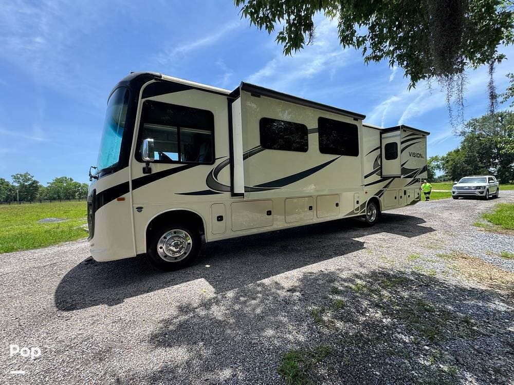 2021 Entegra Coach Vision XL 36A - Used Class A For Sale by Pop RVs in Fitzpatrick, Alabama features Slideout, Leveling Jacks, Generator, Air Conditioning