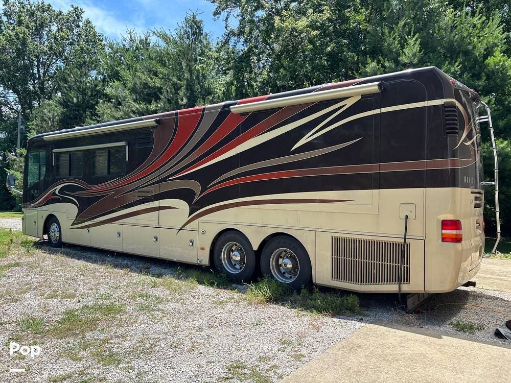 2009 Monaco RV Camelot 42PDQ - Used Diesel Pusher For Sale by Pop RVs in Taylorville, Illinois features Slideout