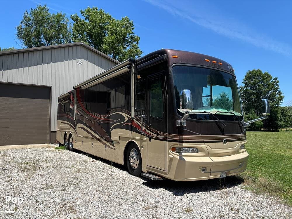 2009 Monaco RV Camelot 42PDQ - Used Diesel Pusher For Sale by Pop RVs in Taylorville, Illinois features Generator, Slideout, Awning, Air Conditioning, Leveling Jacks