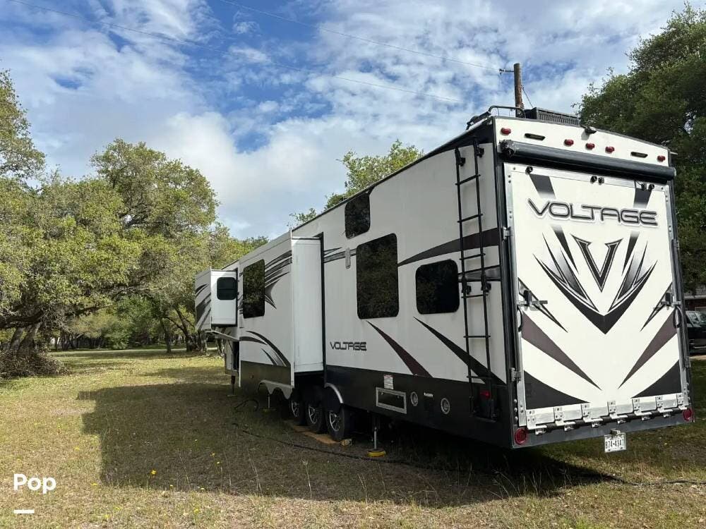 Used 2016 Dutchmen Voltage 3970 available in Inez, Texas