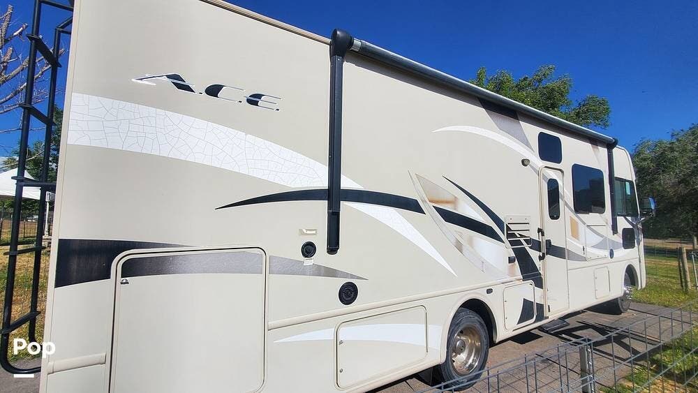 2016 Thor Motor Coach A.C.E. 30.2 - Used Class A For Sale by Pop RVs in Spanish Fork, Utah features Slideout