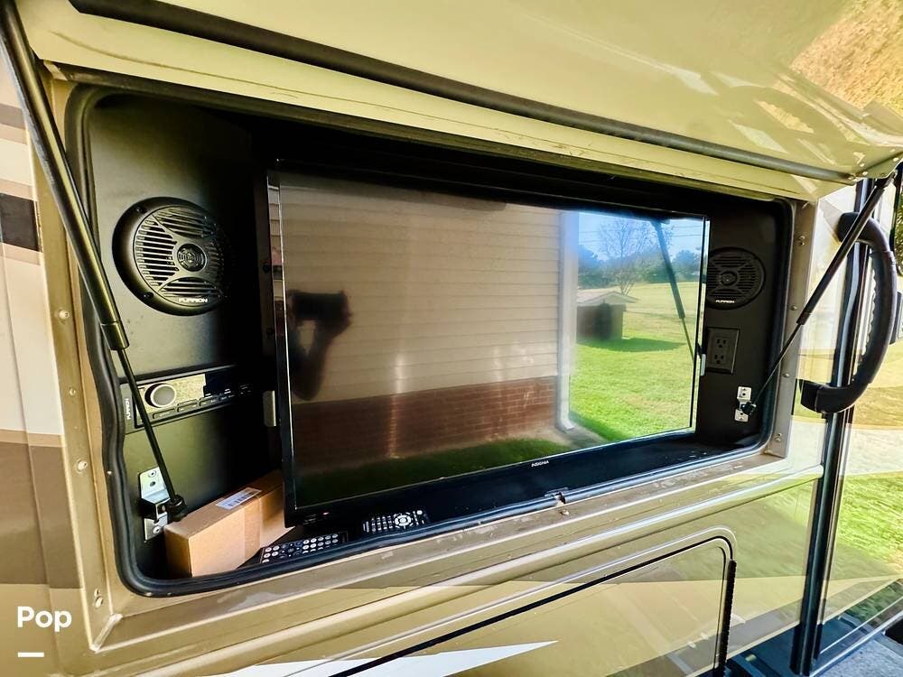 2018 Jayco Precept 33U - Used Class A For Sale by Pop RVs in China Grove, North Carolina features Awning, Leveling Jacks, Generator, Slideout, Air Conditioning