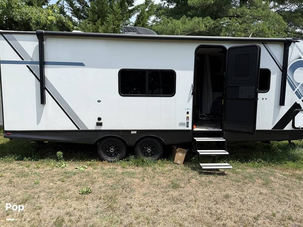 2025 Keystone Passport 224RK - Used Travel Trailer For Sale by Pop RVs in Fulton, Maryland features Leveling Jacks, Air Conditioning, Awning, Slideout