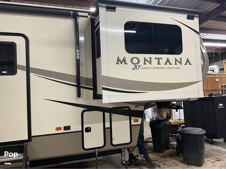 2019 Keystone Montana 3761FL - Used Fifth Wheel For Sale by Pop RVs in Carthage, Mississippi features Leveling Jacks, Air Conditioning, Awning, Slideout