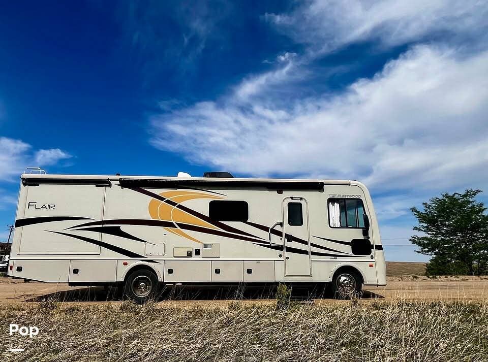 2017 Fleetwood Flair LXE 31W - Used Class A For Sale by Pop RVs in Boulder, Colorado features Generator, Slideout, Awning, Air Conditioning