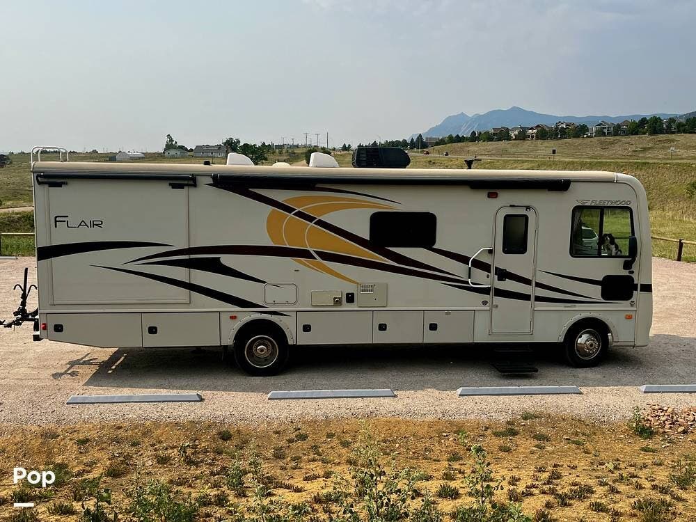 2017 Flair Fleetwood  31W by Fleetwood from Pop RVs in Boulder, Colorado