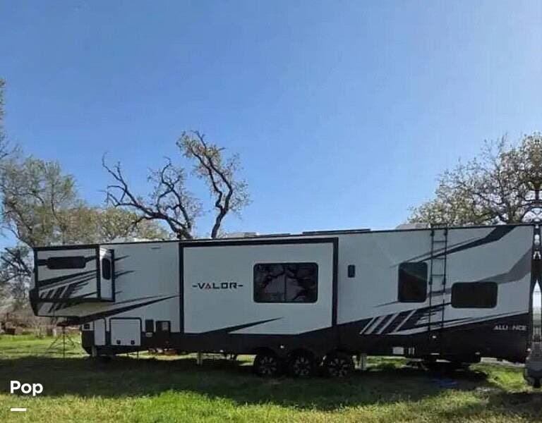 2021 Alliance RV Valor 42V13 - Used Toy Hauler For Sale by Pop RVs in Hubbard, Texas features Awning, Generator, Slideout, Leveling Jacks, Air Conditioning