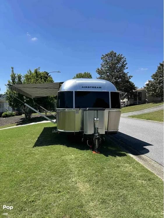 2018 Airstream Classic 30RBQ - Used Travel Trailer For Sale by Pop RVs in Marietta, Georgia features Awning, Leveling Jacks, Air Conditioning