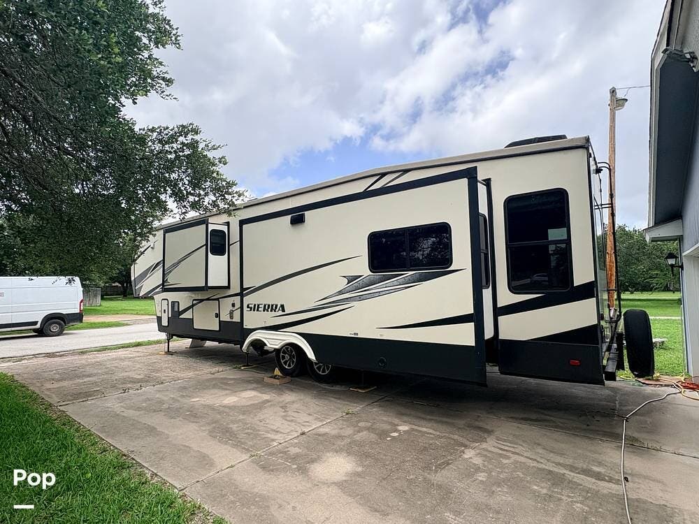 2019 Forest River Sierra 378FB - Used Fifth Wheel For Sale by Pop RVs in Aransas Pass, Texas features Awning, Slideout, Air Conditioning