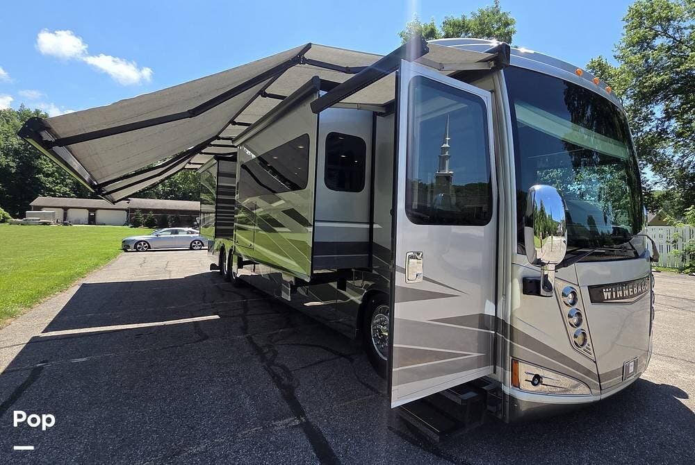2016 Grand Tour 42HL by Winnebago from Pop RVs in Kirtland, Ohio