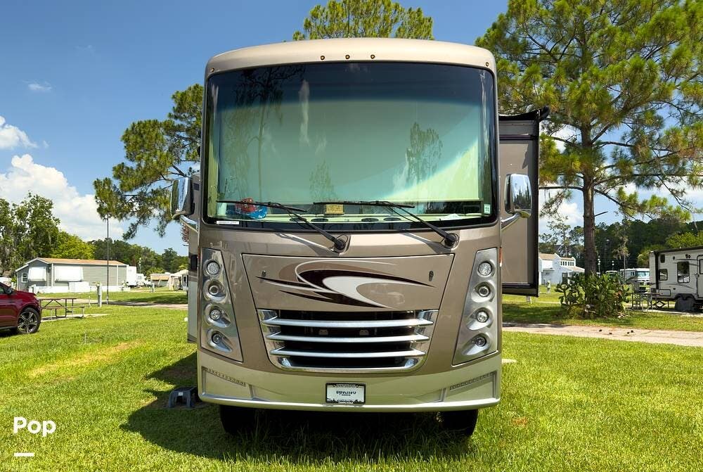2020 Thor Motor Coach Challenger 37FH - Used Class A For Sale by Pop RVs in Kissimmee, Florida features Awning, Generator, Leveling Jacks, Air Conditioning, Slideout