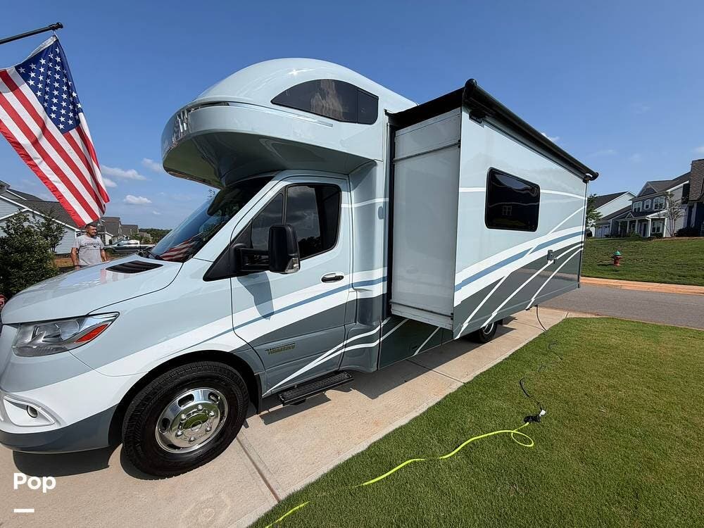 2025 Winnebago View 24D - Used Class C For Sale by Pop RVs in Lancaster, South Carolina features Generator, Air Conditioning, Leveling Jacks, Slideout, Awning