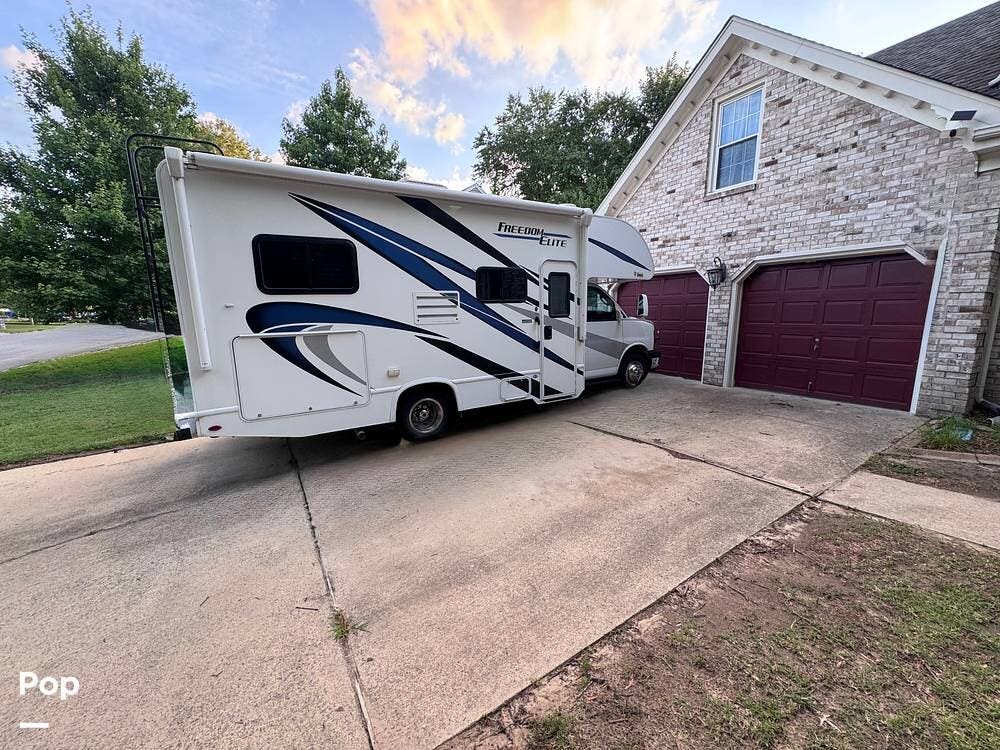 2021 Thor Motor Coach Freedom Elite 22HE - Used Class C For Sale by Pop RVs in Suffolk, Virginia features Awning, Air Conditioning, Generator