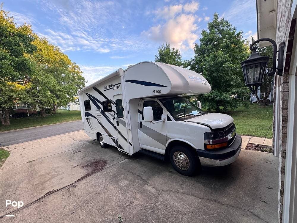 2021 Thor Motor Coach Freedom Elite 22HE - Used Class C For Sale by Pop RVs in Suffolk, Virginia features Generator, Air Conditioning, Awning