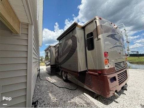 2006 Winnebago Journey 32T - Used Diesel Pusher For Sale by Pop RVs in Little Egg Harbor Township, New Jersey features Slideout