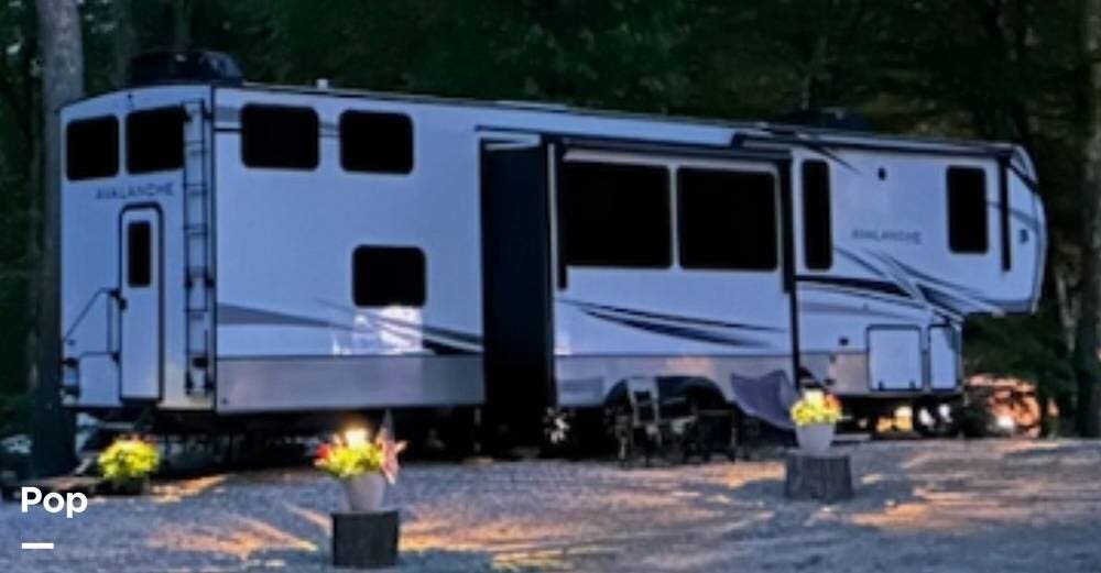 2022 Avalanche M-390 DS by Keystone from Pop RVs in Coventry, Connecticut