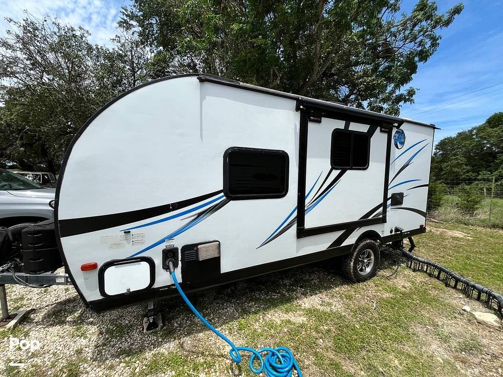 2019 Palomino Real-Lite Mini RL181 - Used Travel Trailer For Sale by Pop RVs in Boerne, Texas features Slideout, Air Conditioning, Awning, Leveling Jacks