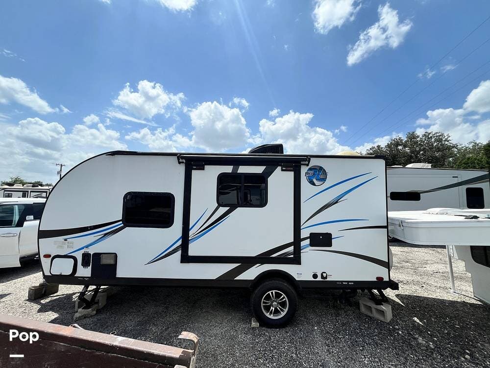 2019 Palomino Real-Lite Mini RL181 - Used Travel Trailer For Sale by Pop RVs in Boerne, Texas features Slideout, Air Conditioning, Leveling Jacks, Awning