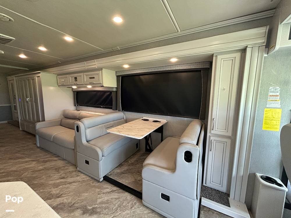 2022 Holiday Rambler Vacationer 36F - Used Class A For Sale by Pop RVs in Chiefland, Florida features Air Conditioning, Generator, Awning, Slideout