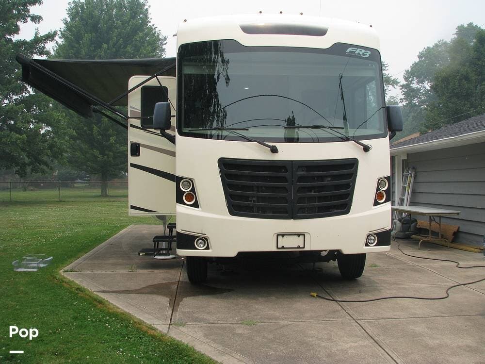 2018 Forest River FR3 30DS - Used Class A For Sale by Pop RVs in Broadview Heights, Ohio features Generator, Air Conditioning, Awning, Slideout, Leveling Jacks