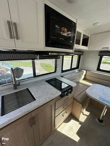 2026 Thor Motor Coach Freedom Elite 19 HEF - Used Class C For Sale by Pop RVs in Seminole, Florida