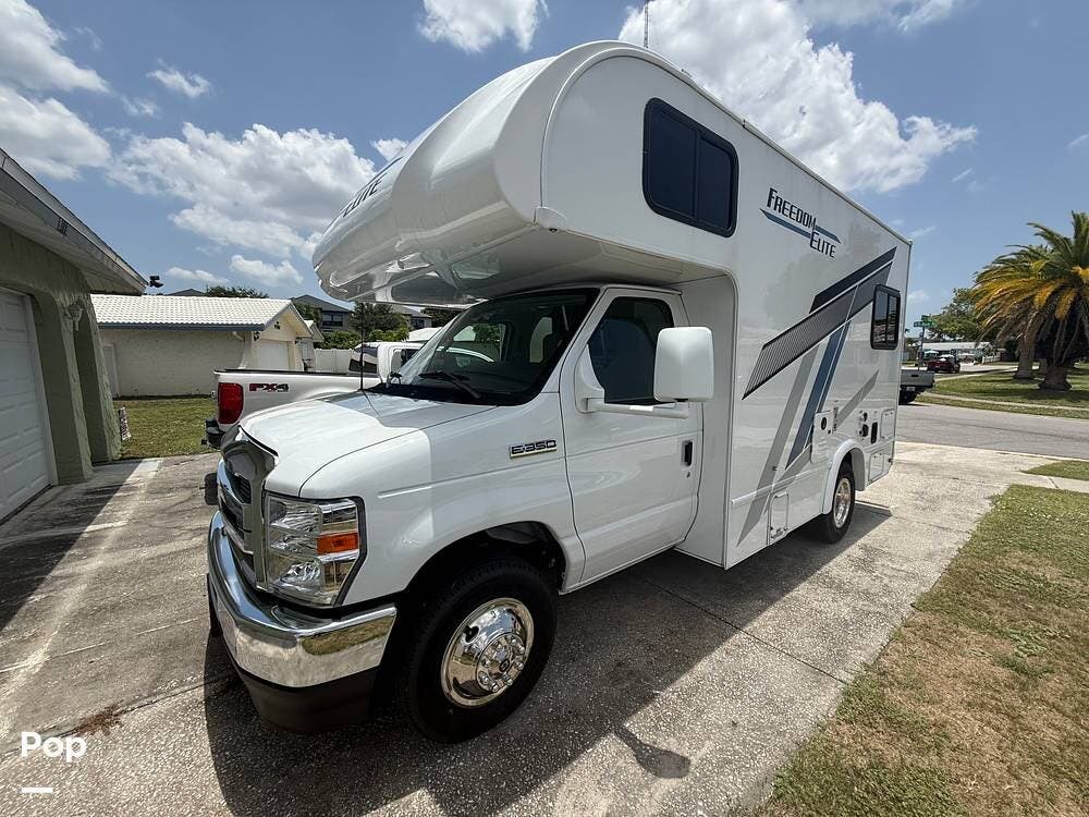 2026 Thor Motor Coach Freedom Elite 19HE - Used Class C For Sale by Pop RVs in Seminole, Florida features Generator, Awning, Air Conditioning