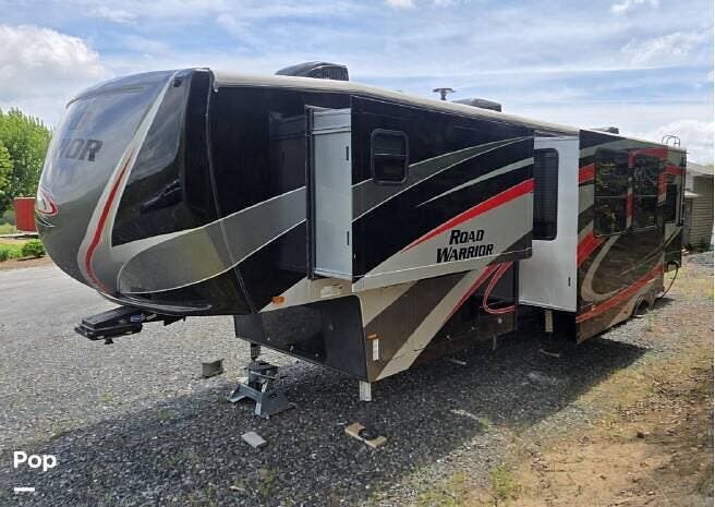 2020 Heartland Road Warrior 413RW - Used Fifth Wheel For Sale by Pop RVs in Fleetwood, North Carolina features Awning, Slideout, Air Conditioning, Generator