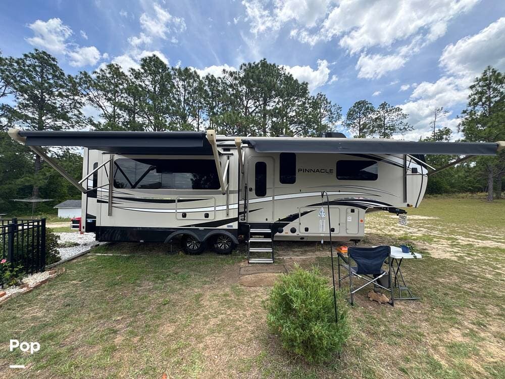 2021 Jayco Pinnacle 32RLTS - Used Fifth Wheel For Sale by Pop RVs in Cheraw, South Carolina features Air Conditioning, Awning, Leveling Jacks, Slideout