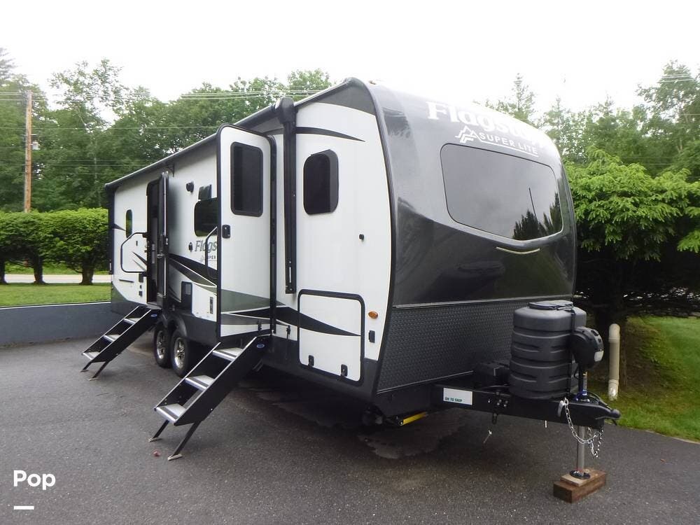 2024 Forest River Flagstaff Super Lite 26BHW - Used Travel Trailer For Sale by Pop RVs in North Woodstock, New Hampshire features Slideout, Air Conditioning