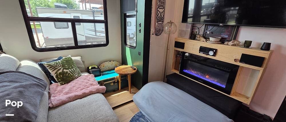 2019 Keystone Raptor Suite 426 - Used Fifth Wheel For Sale by Pop RVs in Gunter, Texas features Air Conditioning, Leveling Jacks, Slideout, Awning