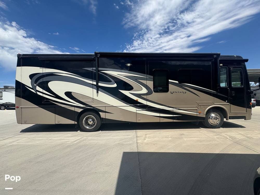2015 Newmar Ventana 3635 - Used Diesel Pusher For Sale by Pop RVs in Wickenburg, Arizona features Air Conditioning, Awning, Generator, Leveling Jacks, Slideout