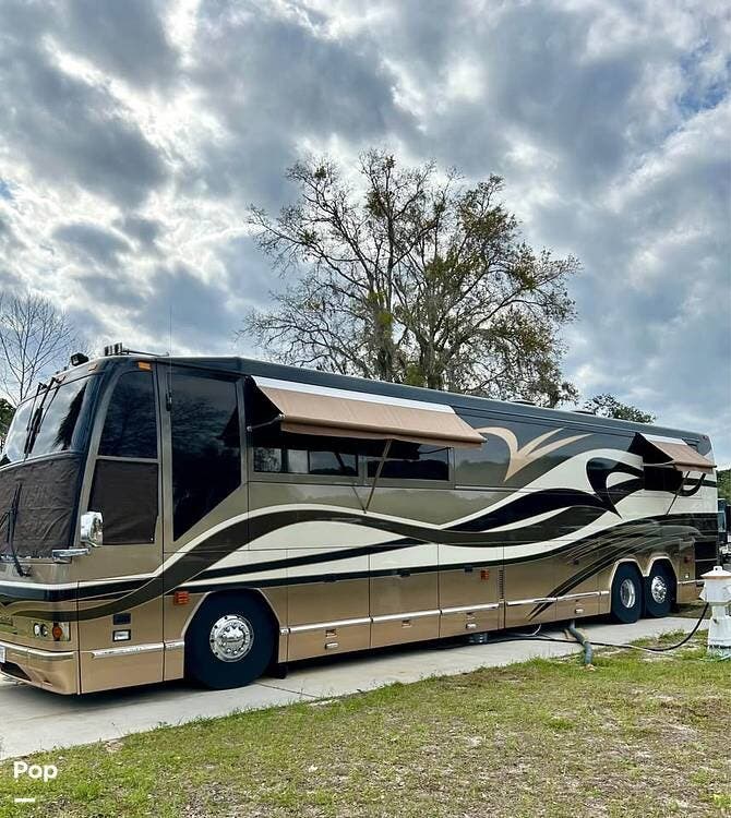 2000 Prevost Prevost h3-45 - Used Diesel Pusher For Sale by Pop RVs in Bridgeport, West Virginia features Generator, Air Conditioning