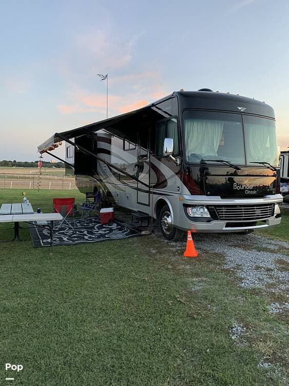 2011 Bounder Classic M-36R Ford by Fleetwood from Pop RVs in Daytona Beach, Florida