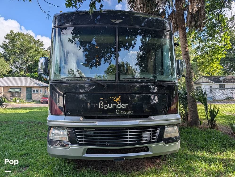 2011 Bounder Classic 36R by Fleetwood from Pop RVs in Daytona Beach, Florida