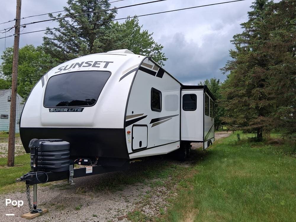 2024 CrossRoads Sunset Trail 285CK - Used Travel Trailer For Sale by Pop RVs in Clio, Michigan features Leveling Jacks, Air Conditioning, Slideout, Awning