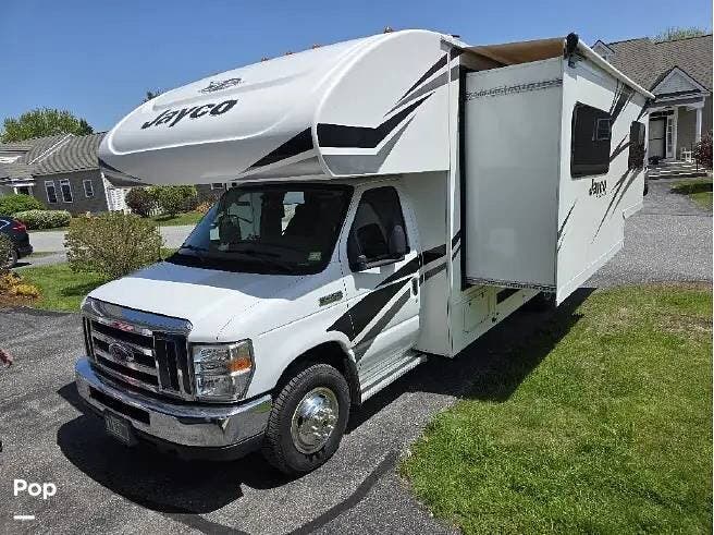 2020 Jayco Redhawk 24B - Used Class C For Sale by Pop RVs in Milton, Vermont features Slideout, Awning, Air Conditioning, Generator
