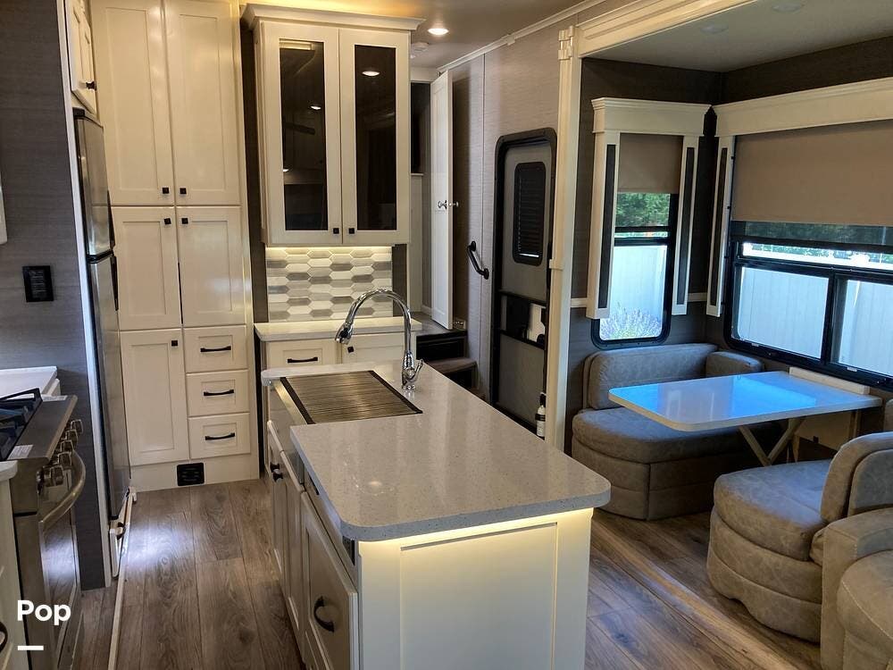 2021 Tiffin Vanleigh Vilano 320GK - Used Fifth Wheel For Sale by Pop RVs in Meridian, Idaho features Awning, Generator, Slideout, Leveling Jacks, Air Conditioning