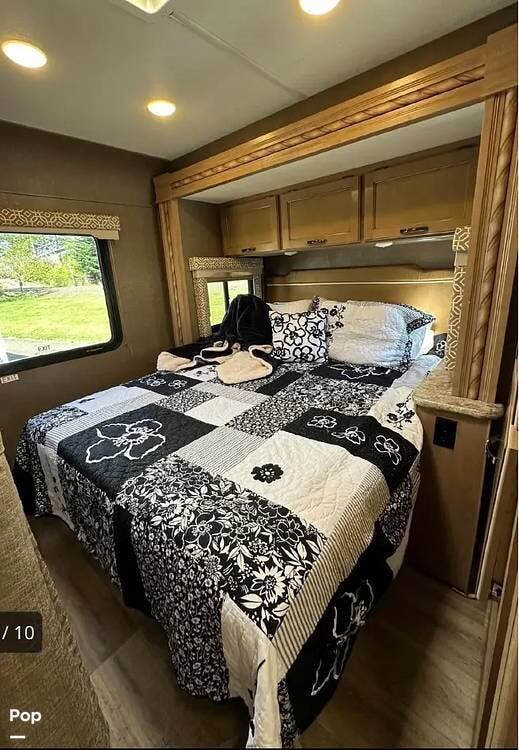 2018 Thor Motor Coach Freedom Elite 22FE - Used Class C For Sale by Pop RVs in Las Vegas, Nevada features Slideout