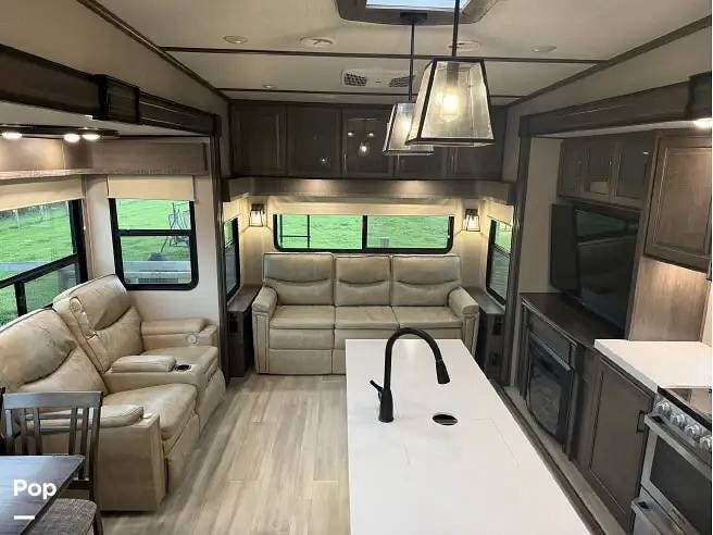 2021 Grand Design Solitude S Class 3540GK - Used Fifth Wheel For Sale by Pop RVs in Frankfort, Kentucky features Slideout, Awning, Leveling Jacks, Air Conditioning