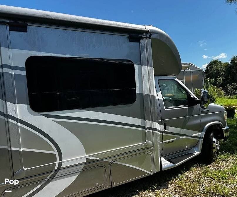 2018 Winnebago Cambria 30J - Used Class C For Sale by Pop RVs in Port Charlotte, Florida features Slideout