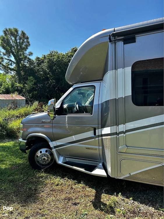 2018 Cambria 30J by Winnebago from Pop RVs in Port Charlotte, Florida