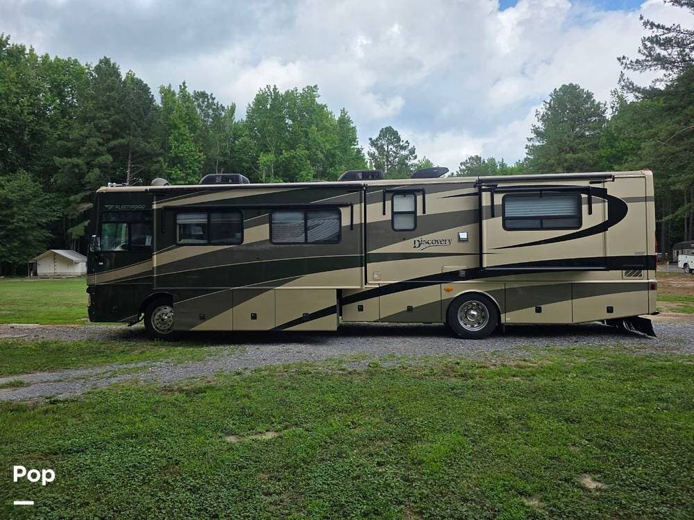 2005 Fleetwood Discovery 39L - Used Diesel Pusher For Sale by Pop RVs in Goldsboro, Maryland features Air Conditioning, Awning, Slideout, Generator, Leveling Jacks