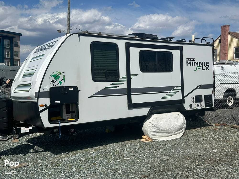 2022 Micro Minnie FLX 2108DS by Winnebago from Pop RVs in Nanticoke, Maryland