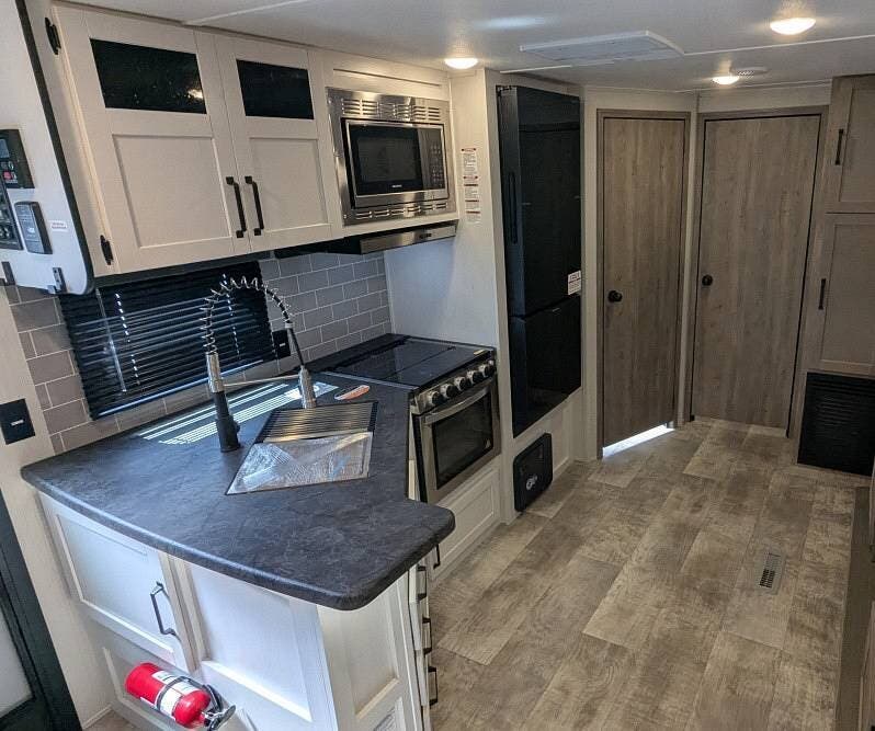 2025 Puma 32BHQS by Forest River from Pop RVs in Mount Pleasant, Michigan
